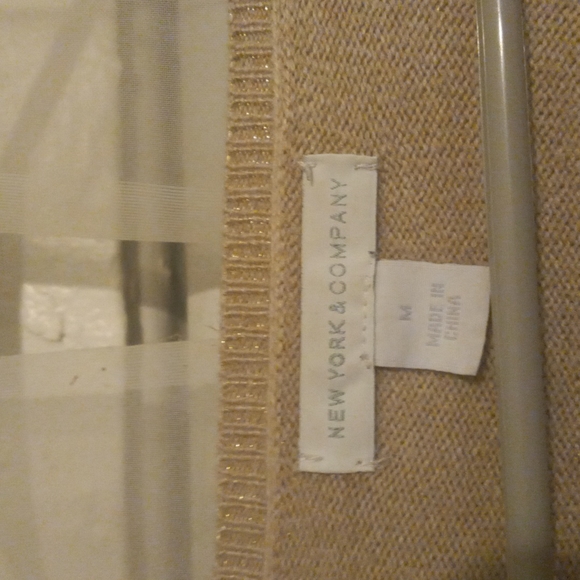 Woman's sweater - Picture 3 of 3